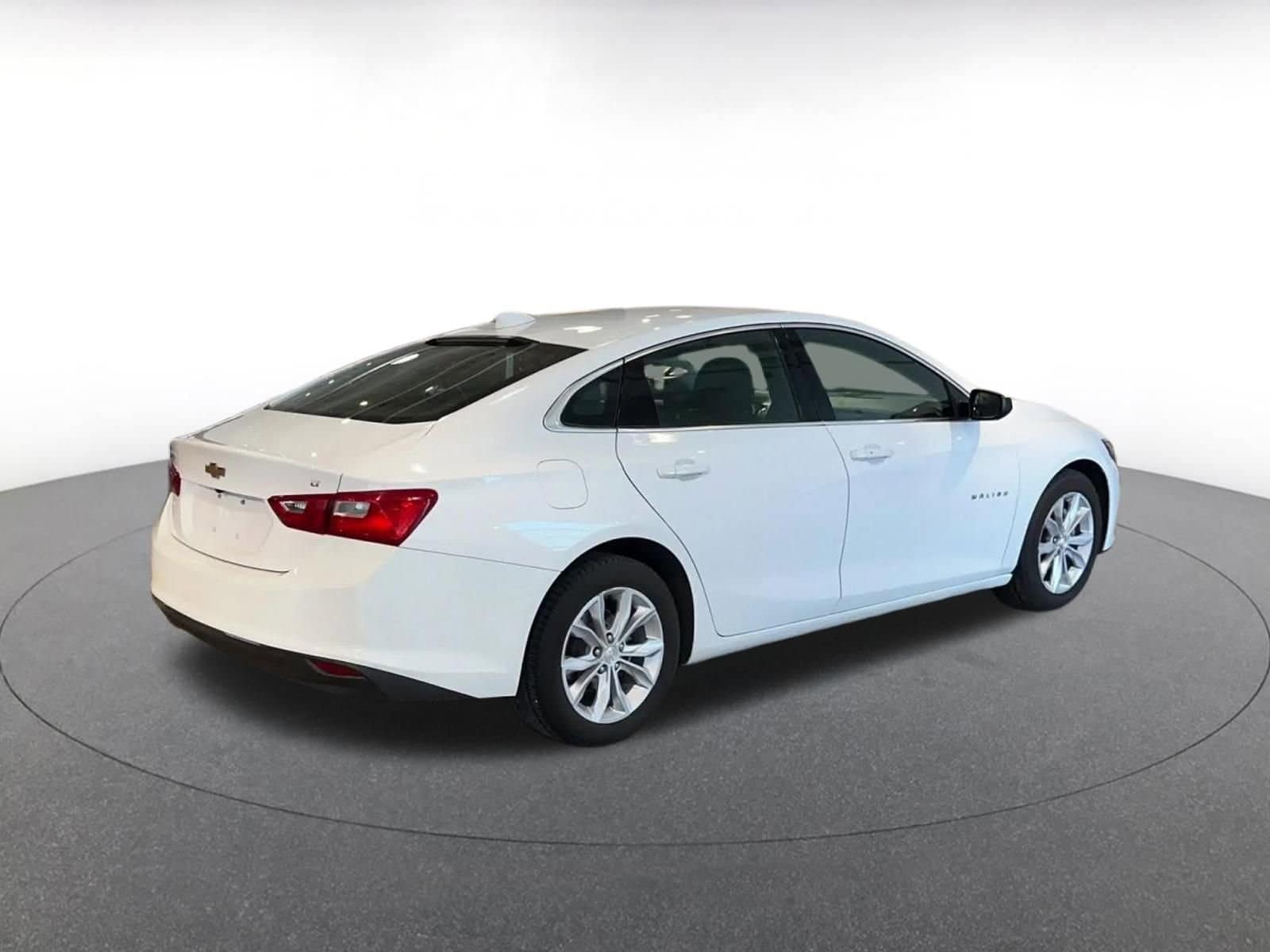 Thumbnail: 2023 Chevrolet Malibu - 14