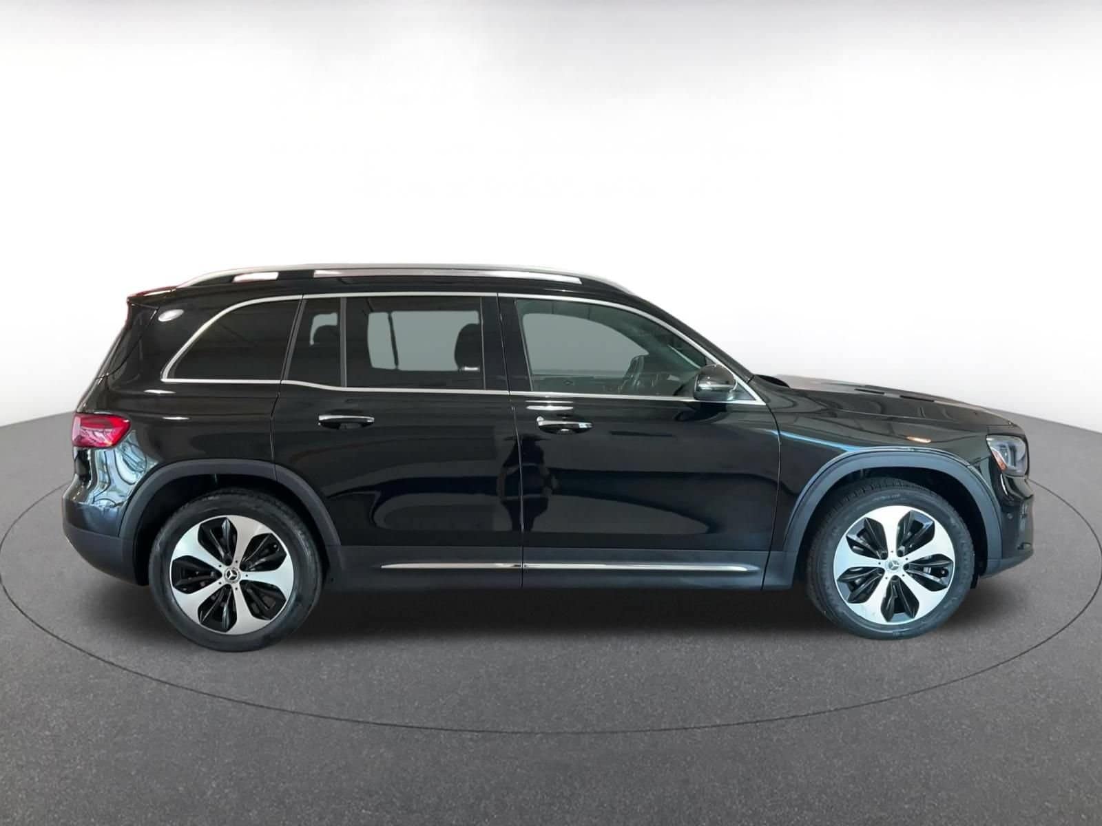Thumbnail: 2025 Mercedes-Benz GLB - 15