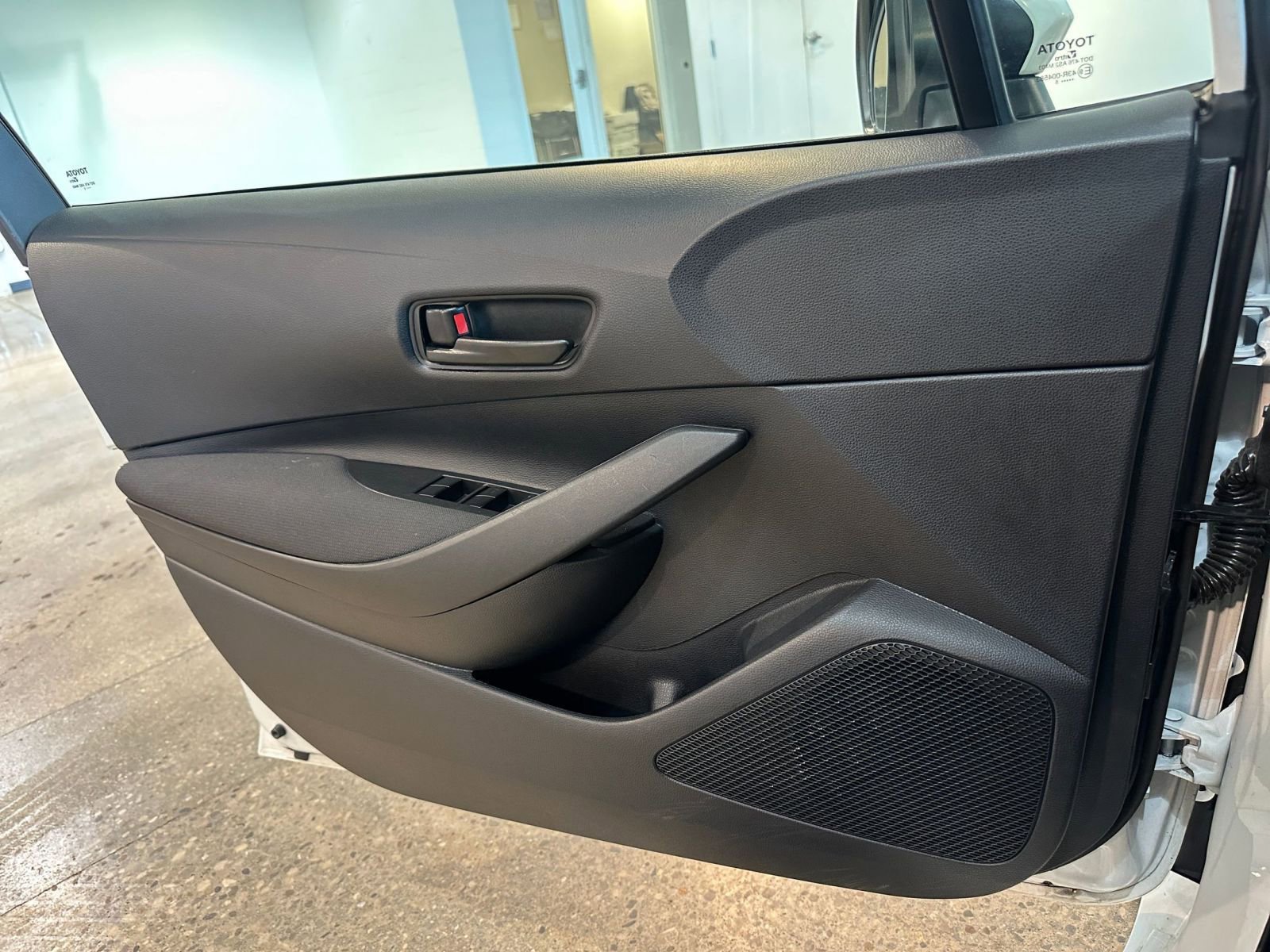 Thumbnail: 2025 Toyota Corolla - 18