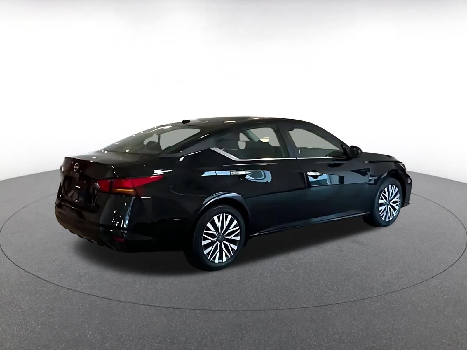 Thumbnail: 2025 Nissan Altima - 8