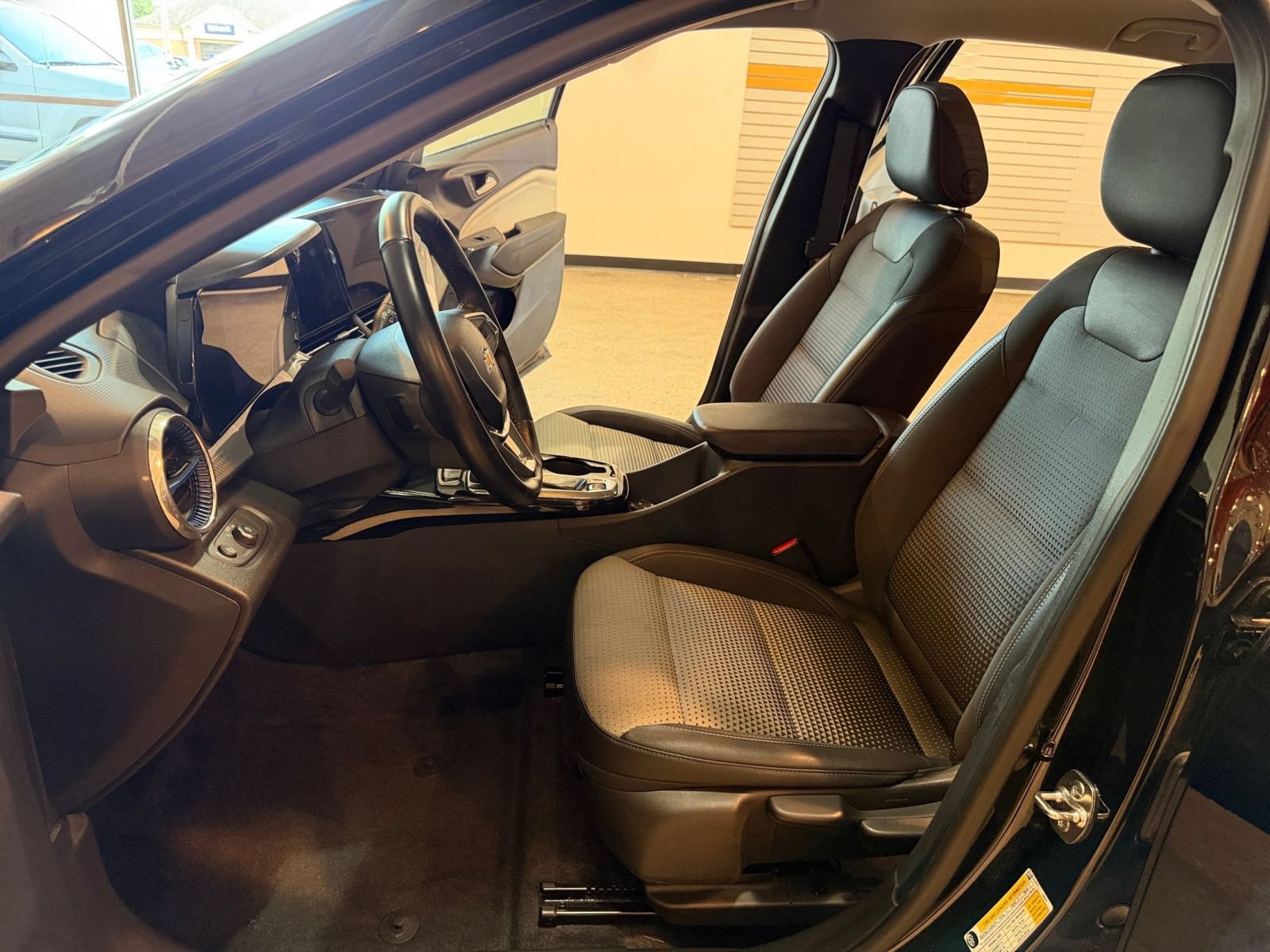 Thumbnail: 2025 Chevrolet Trax - 25