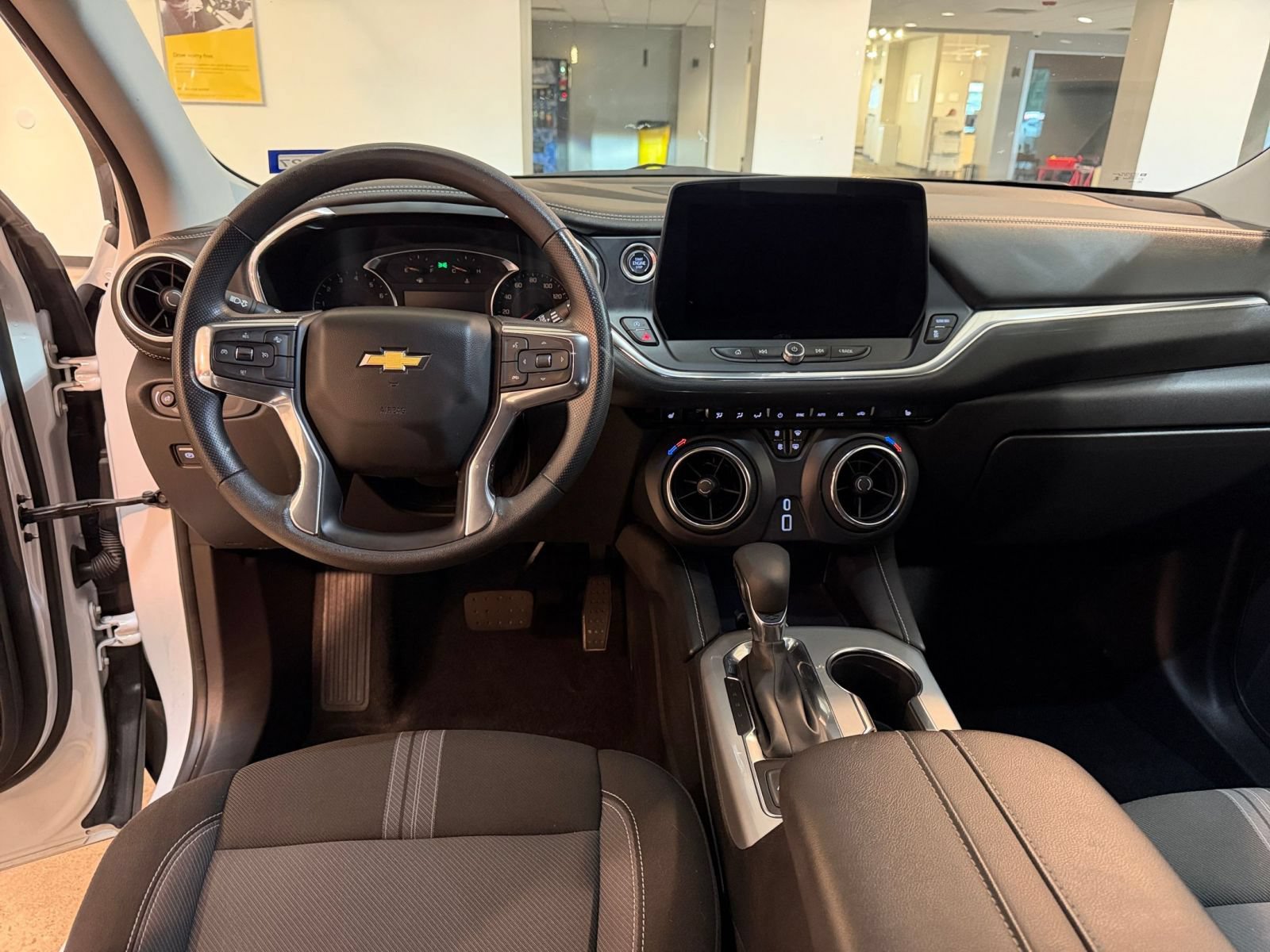 Thumbnail: 2025 Chevrolet Blazer - 33