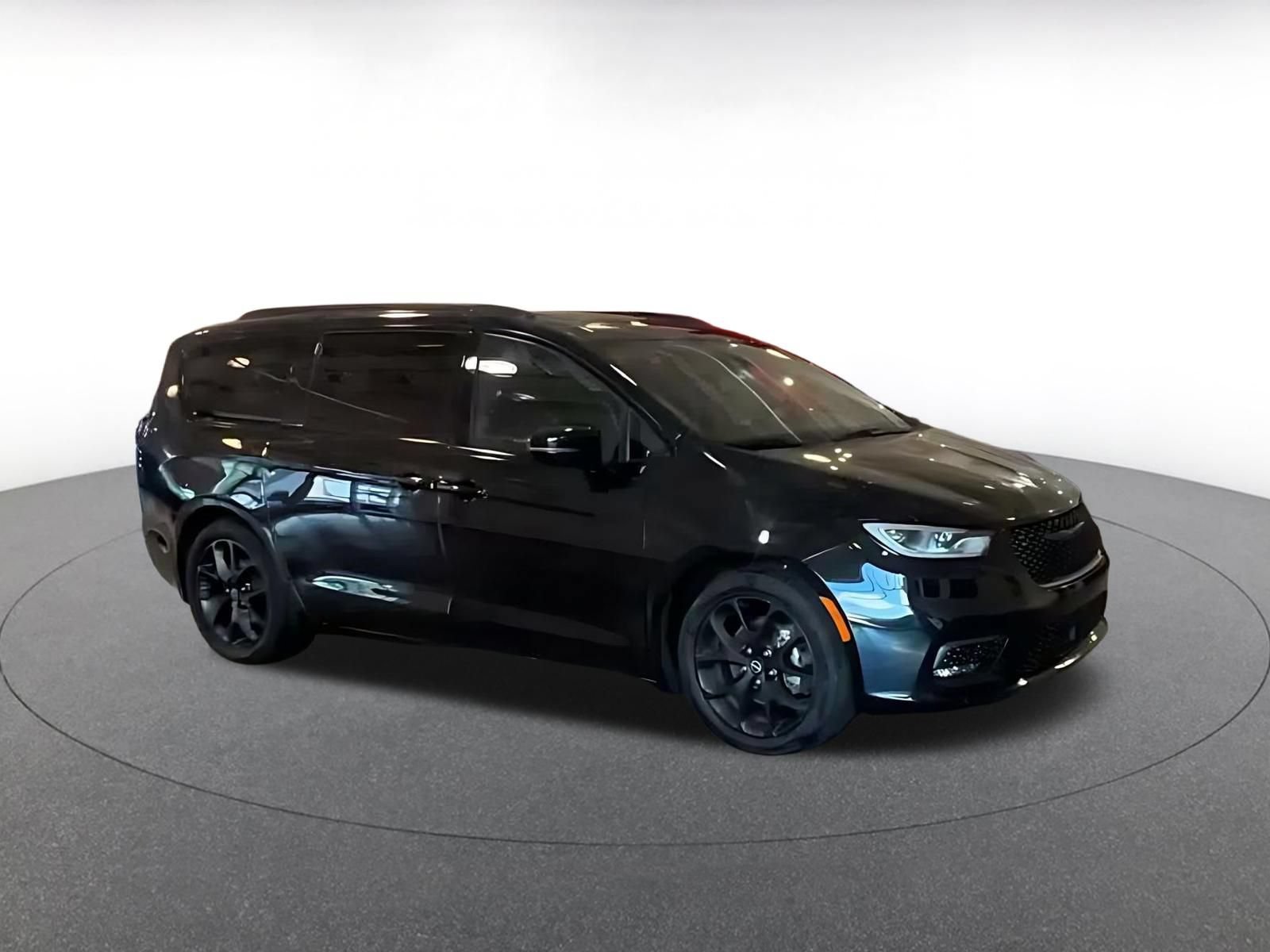 Thumbnail: 2025 Chrysler Pacifica - 2
