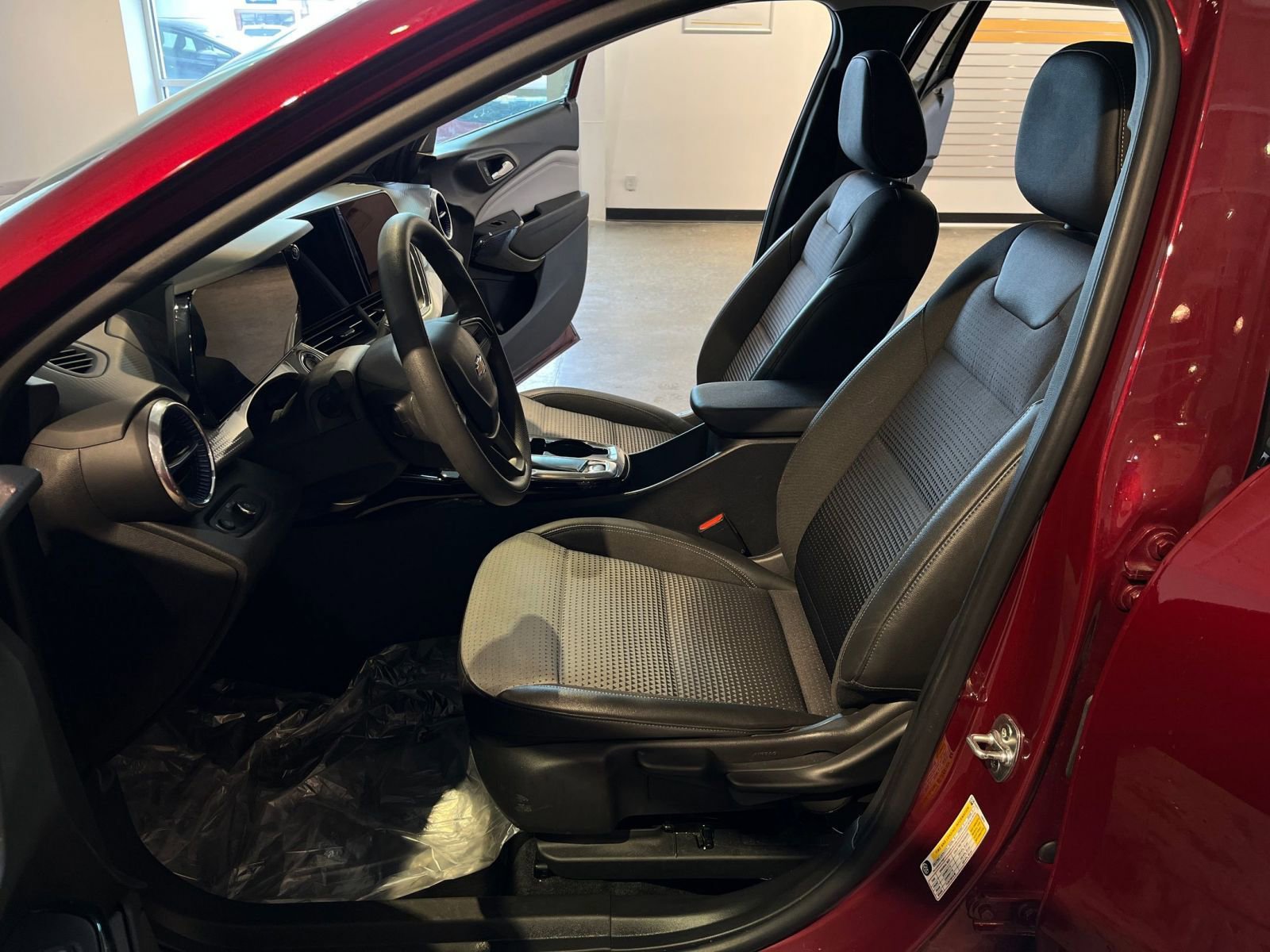 Thumbnail: 2025 Chevrolet Trax - 25