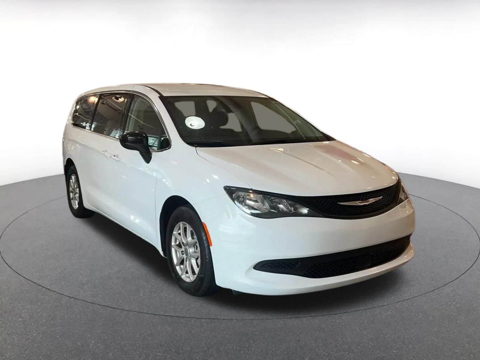 Thumbnail: 2024 Chrysler Voyager - 3