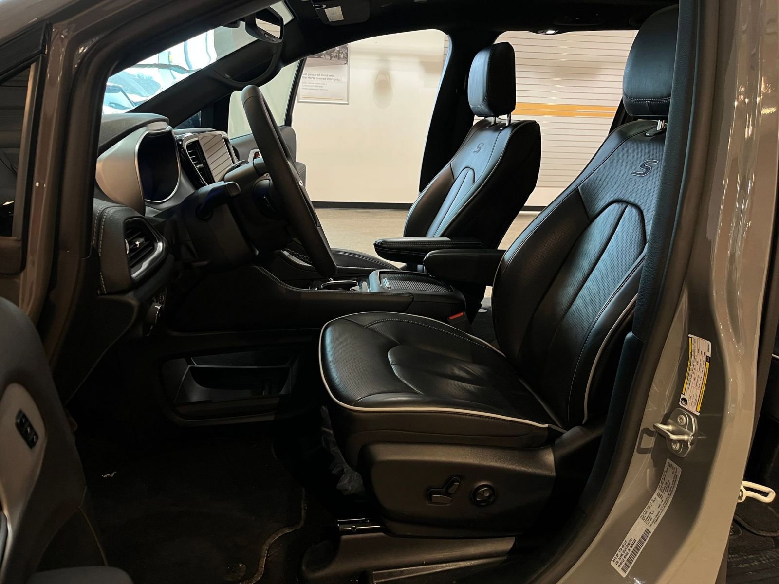 Thumbnail: 2025 Chrysler Pacifica - 29