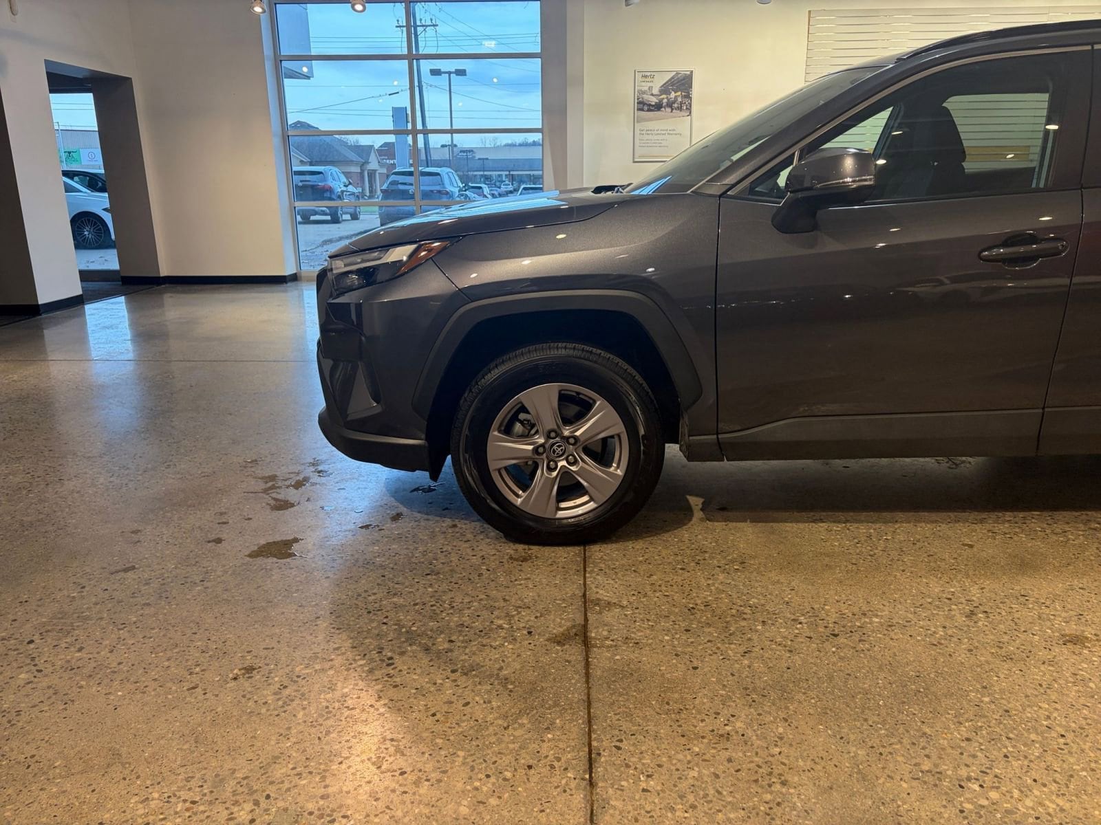 Thumbnail: 2025 Toyota RAV4 - 32