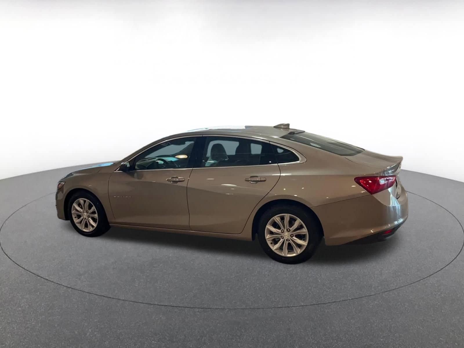 Thumbnail: 2024 Chevrolet Malibu - 10