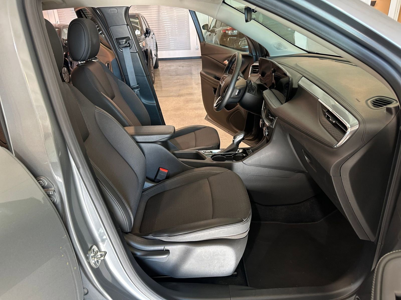 Thumbnail: 2025 Buick Encore GX - 35