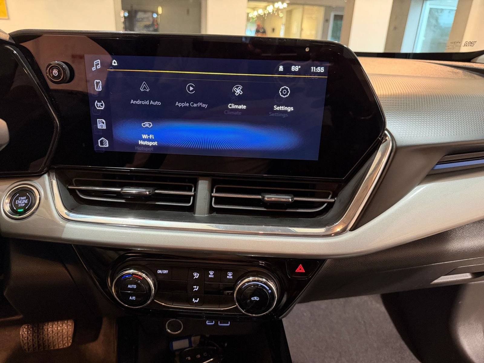 Thumbnail: 2025 Chevrolet Trax - 17