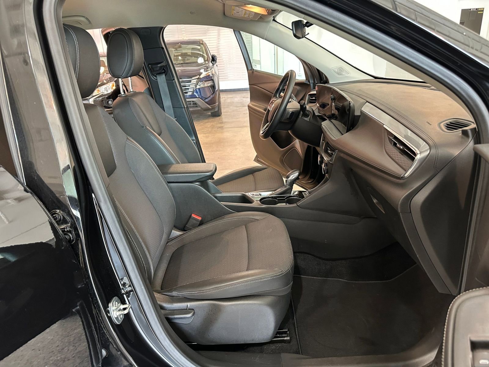 Thumbnail: 2025 Buick Encore GX - 35