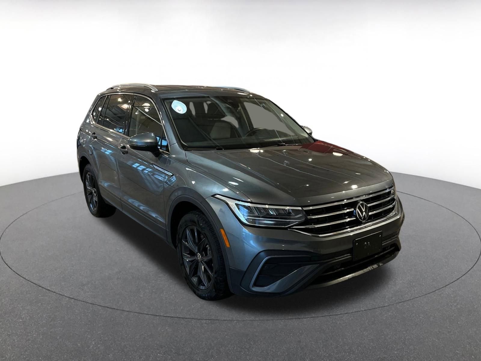 Thumbnail: 2024 Volkswagen Tiguan - 1