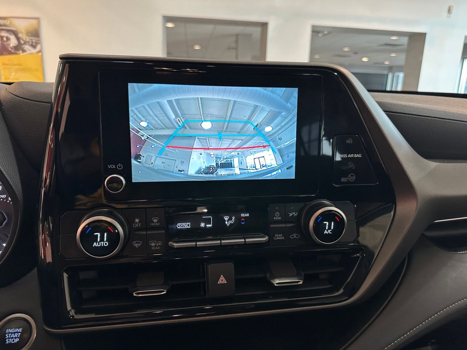 Thumbnail: 2025 Toyota Highlander - 25