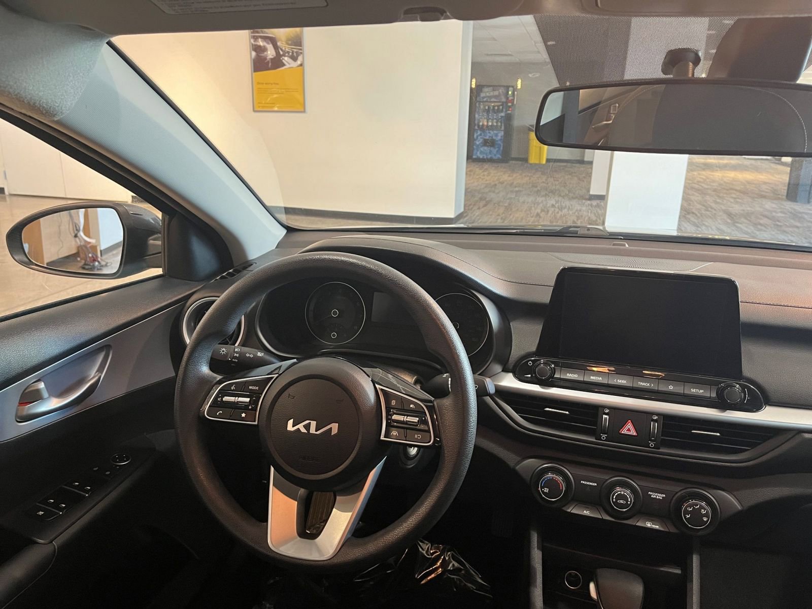 Thumbnail: 2024 Kia Forte - 32