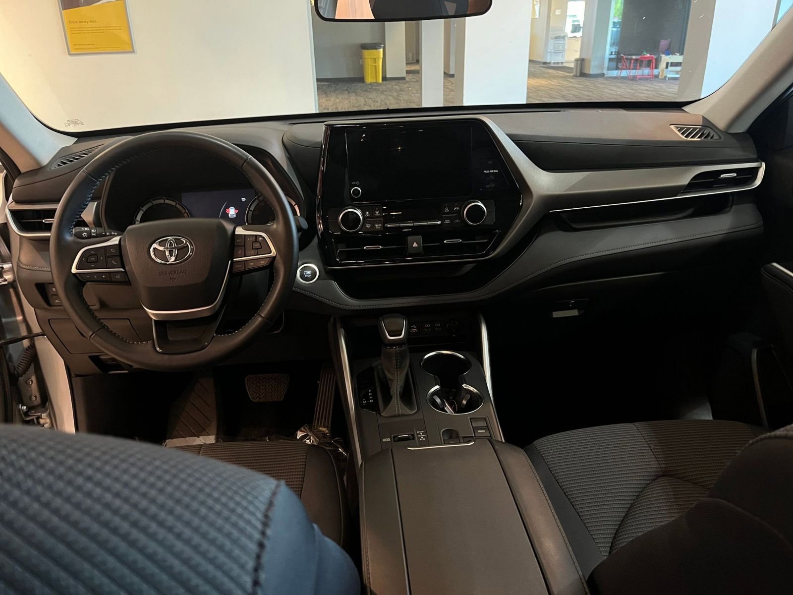 Thumbnail: 2025 Toyota Highlander - 35