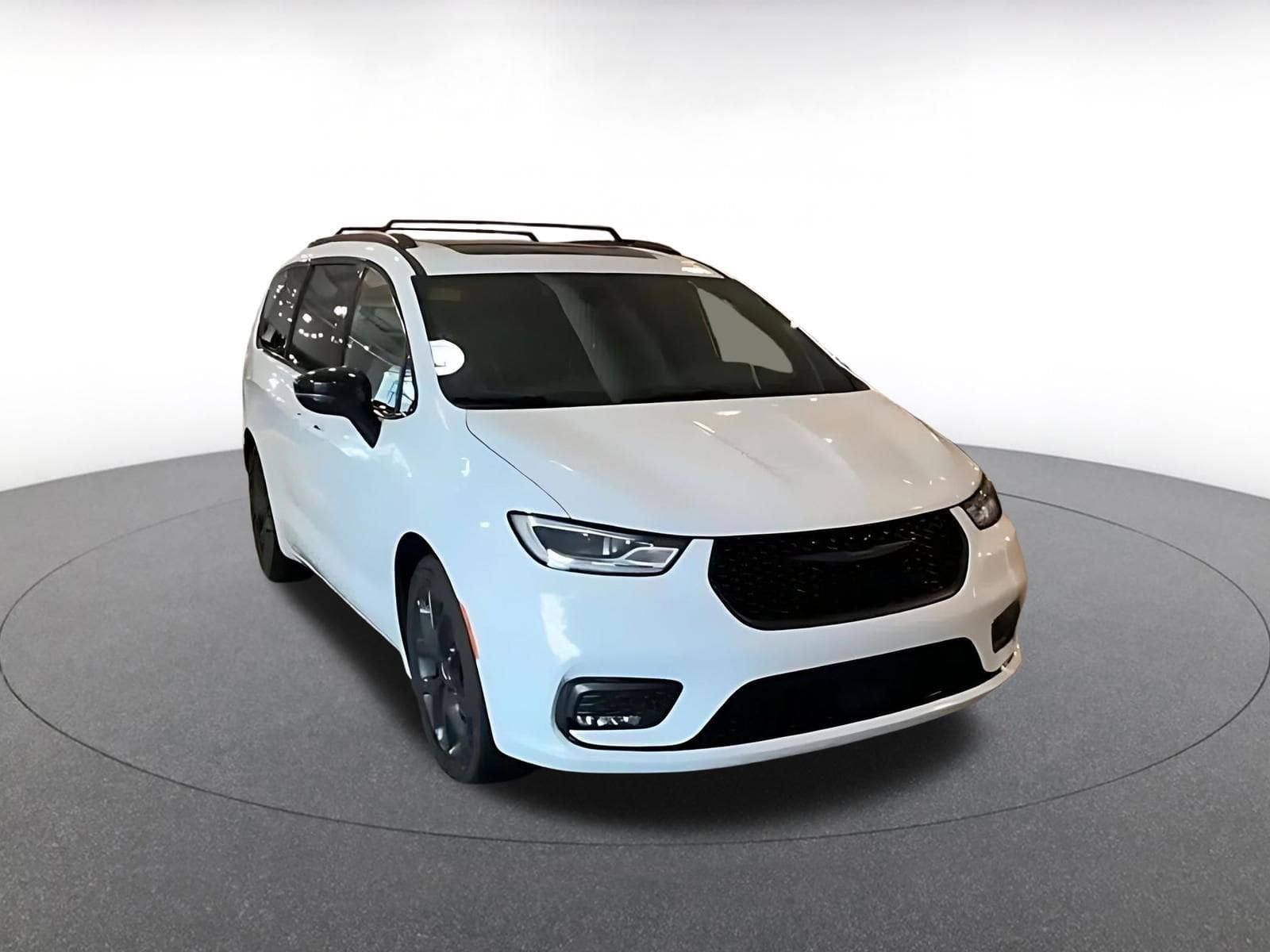 Thumbnail: 2025 Chrysler Pacifica - 3