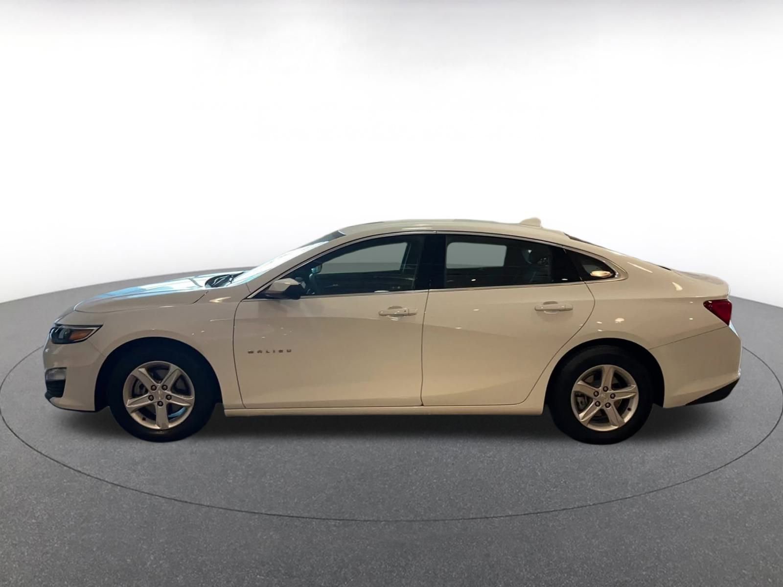 Thumbnail: 2023 Chevrolet Malibu - 9