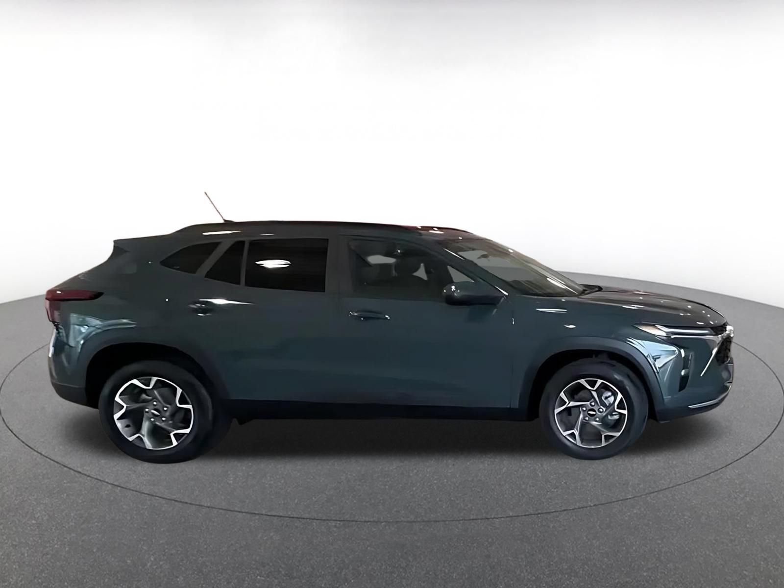 Thumbnail: 2025 Chevrolet Trax - 11