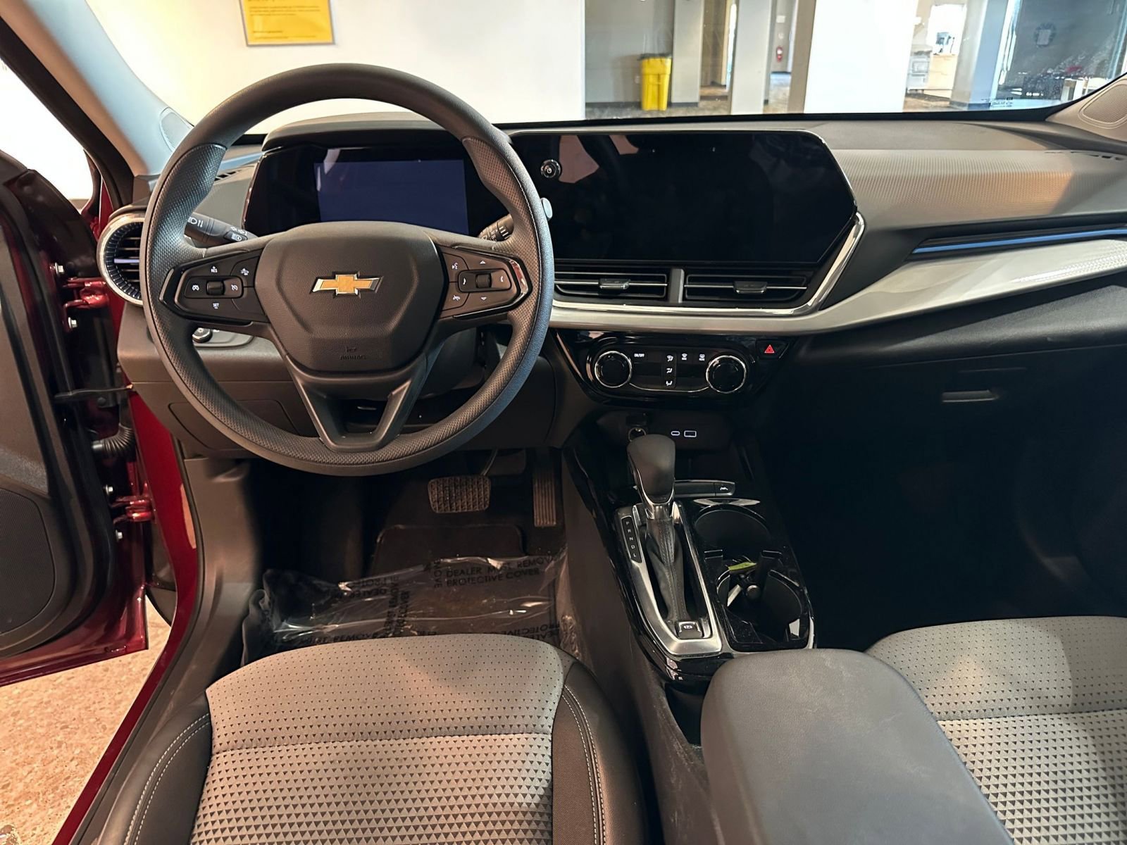 Thumbnail: 2025 Chevrolet Trax - 33