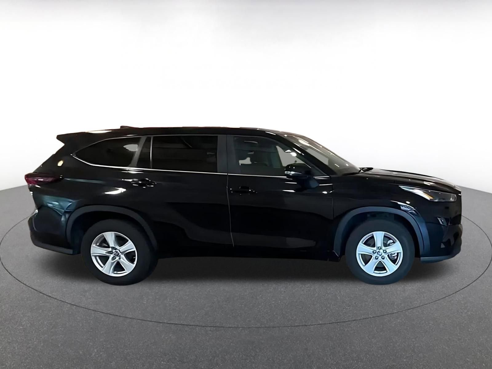 Thumbnail: 2025 Toyota Highlander - 14