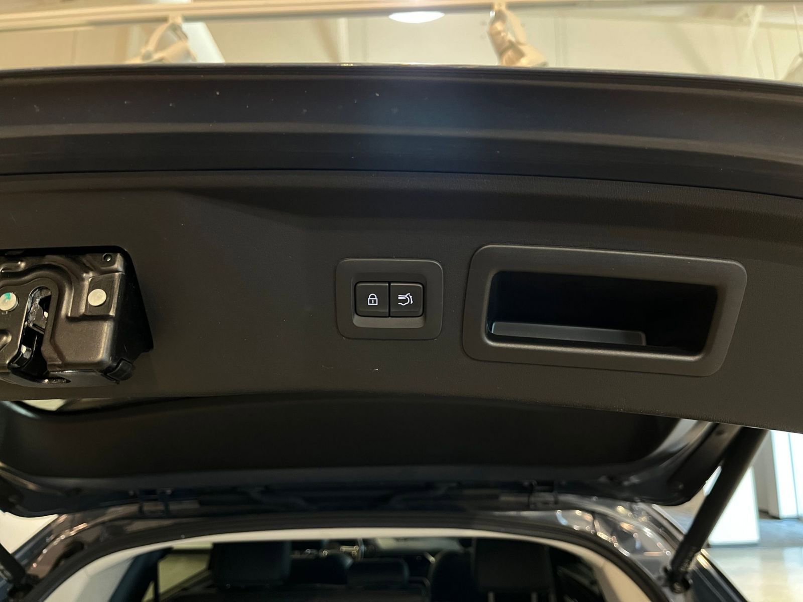 Thumbnail: 2025 Mazda CX-70 - 30