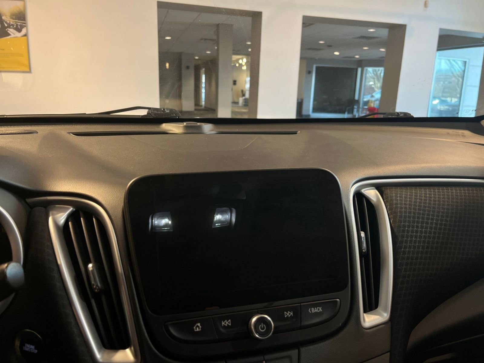 Thumbnail: 2023 Chevrolet Malibu - 18