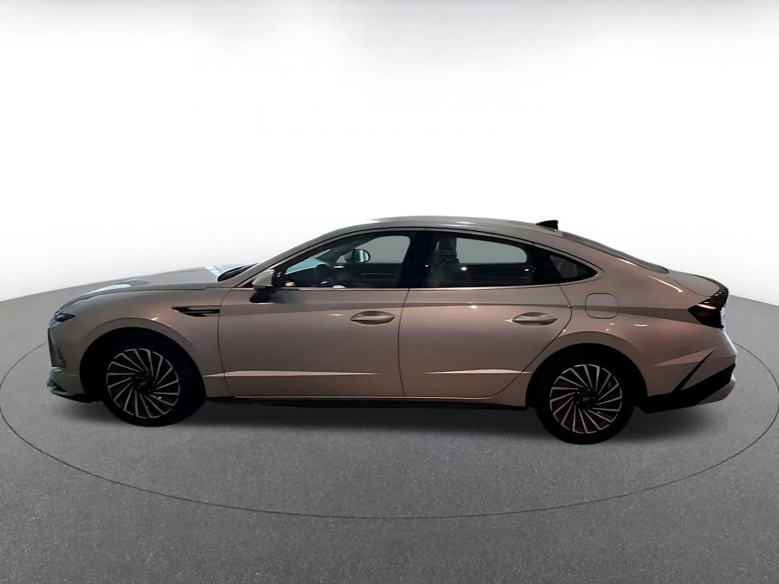 Thumbnail: 2025 Hyundai Sonata - 10