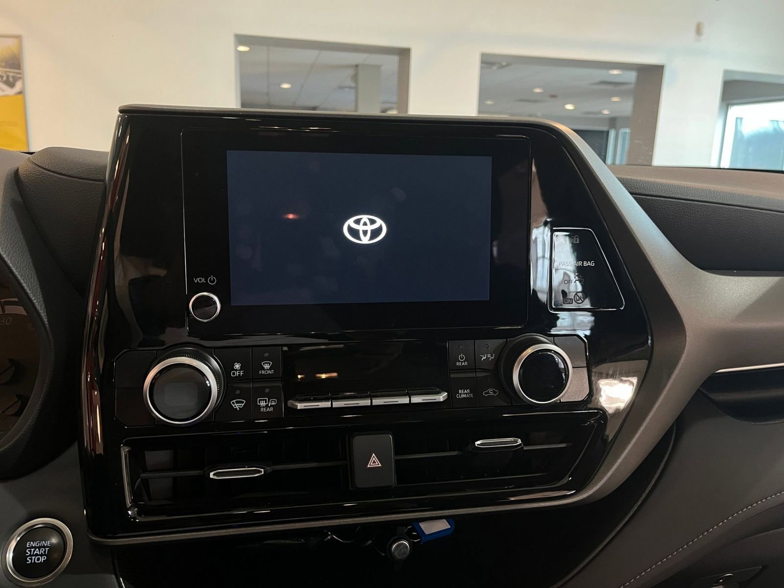 Thumbnail: 2025 Toyota Highlander - 20