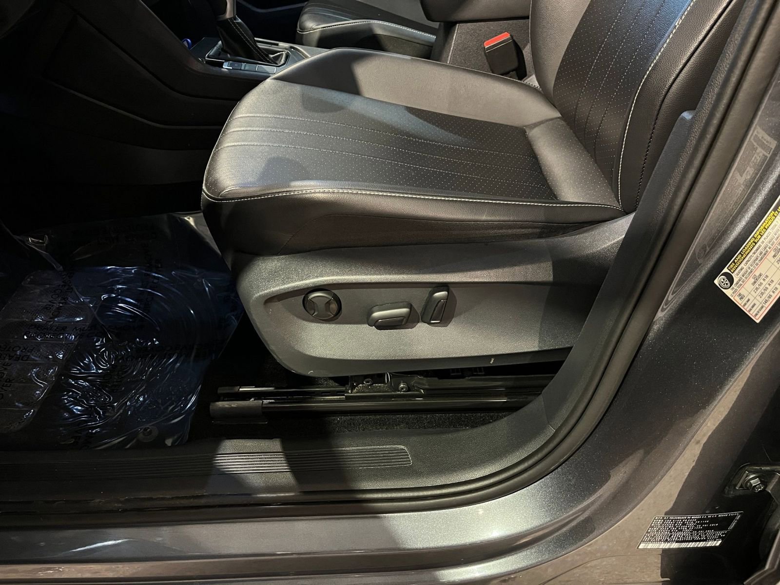 Thumbnail: 2024 Volkswagen Tiguan - 24