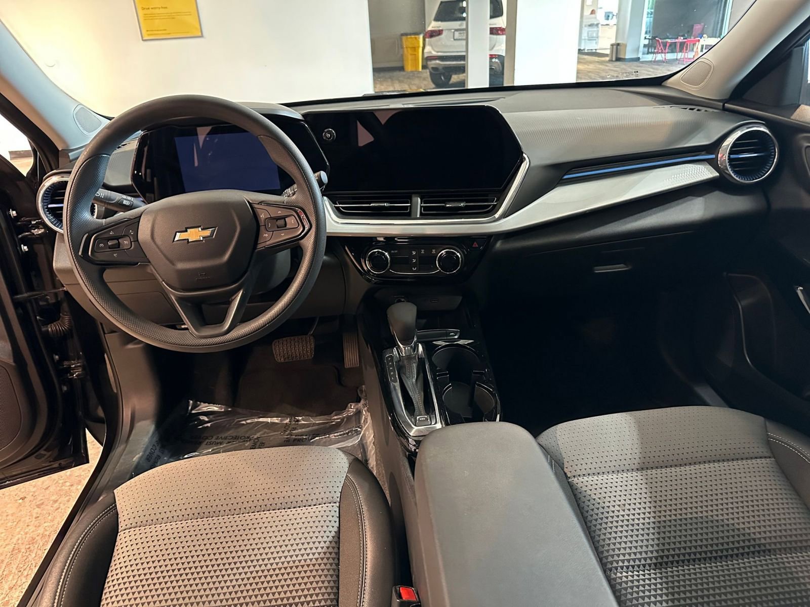 Thumbnail: 2025 Chevrolet Trax - 32