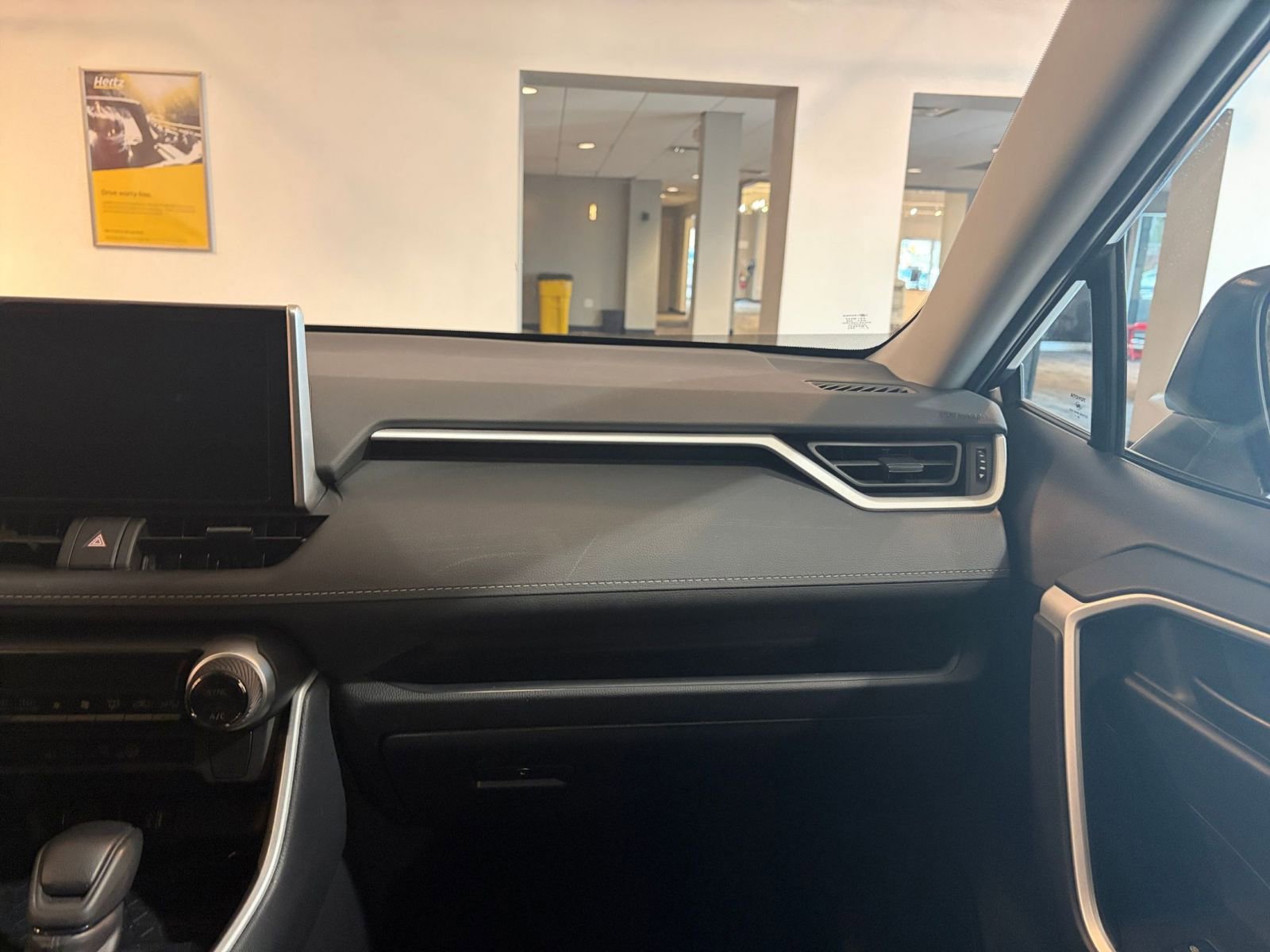 Thumbnail: 2025 Toyota RAV4 - 34