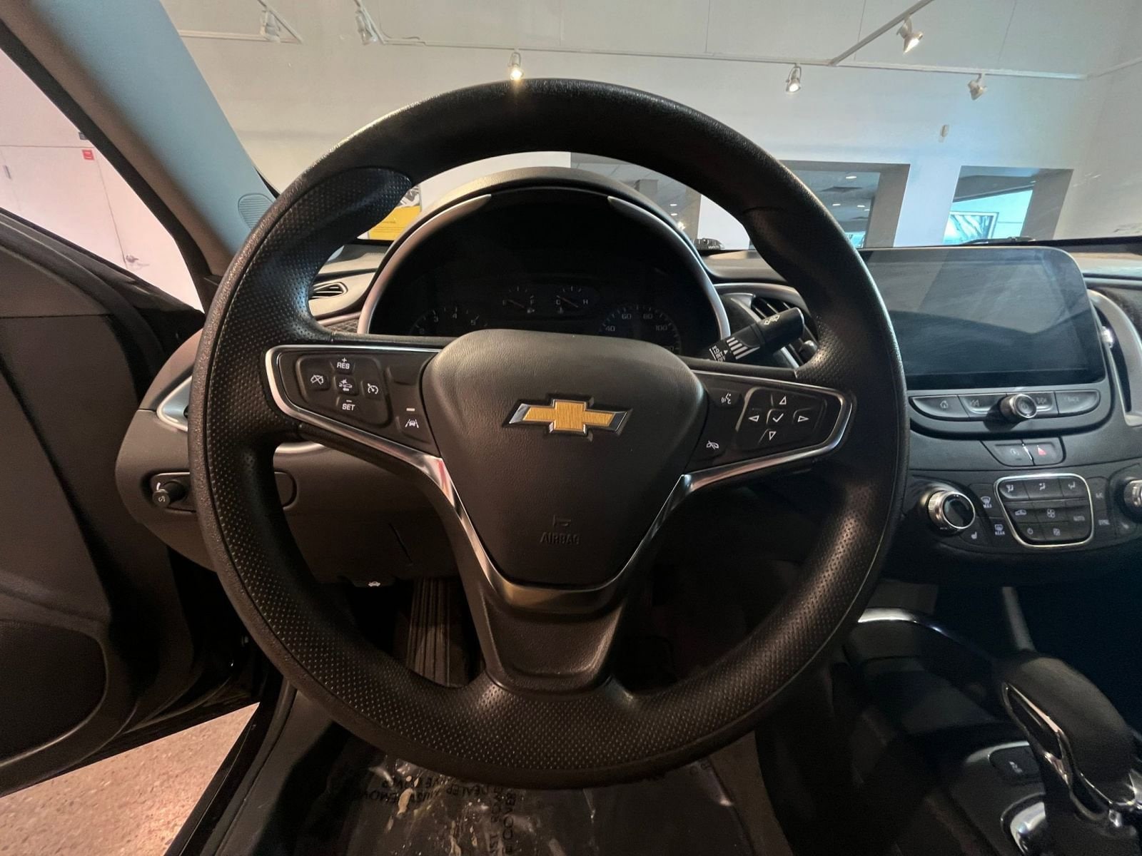 Thumbnail: 2023 Chevrolet Malibu - 28