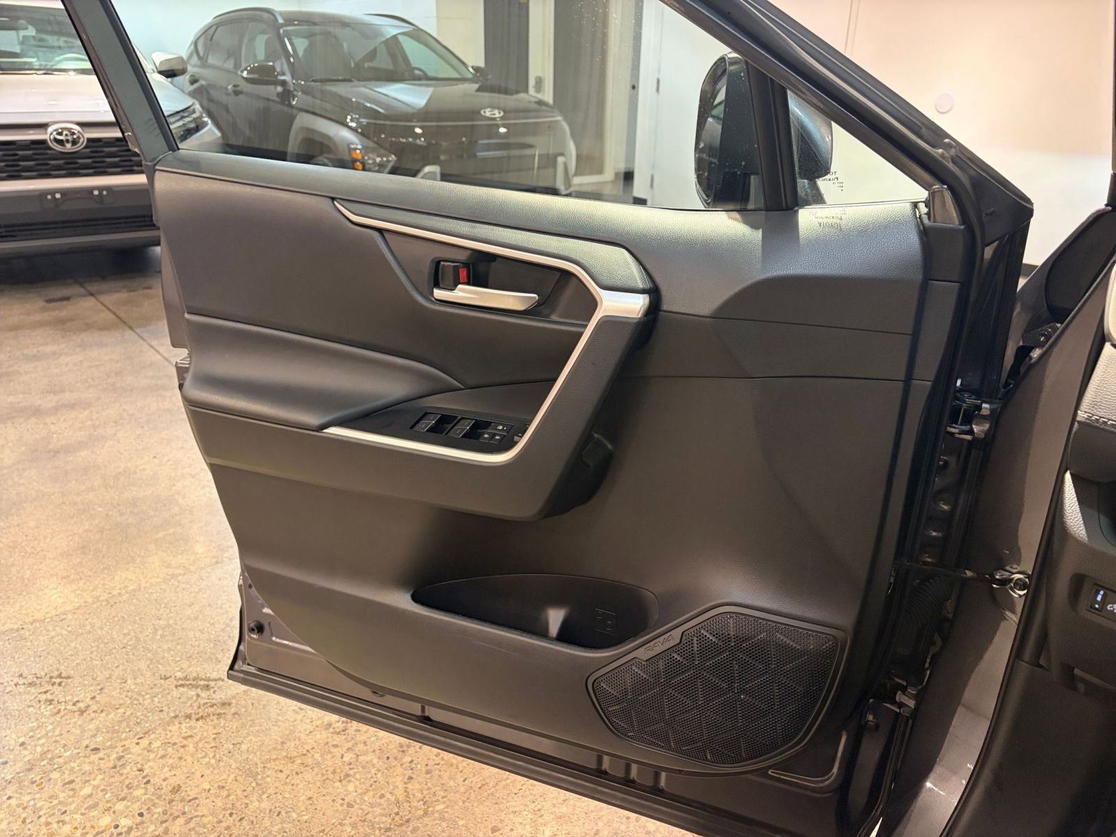 Thumbnail: 2025 Toyota RAV4 - 20