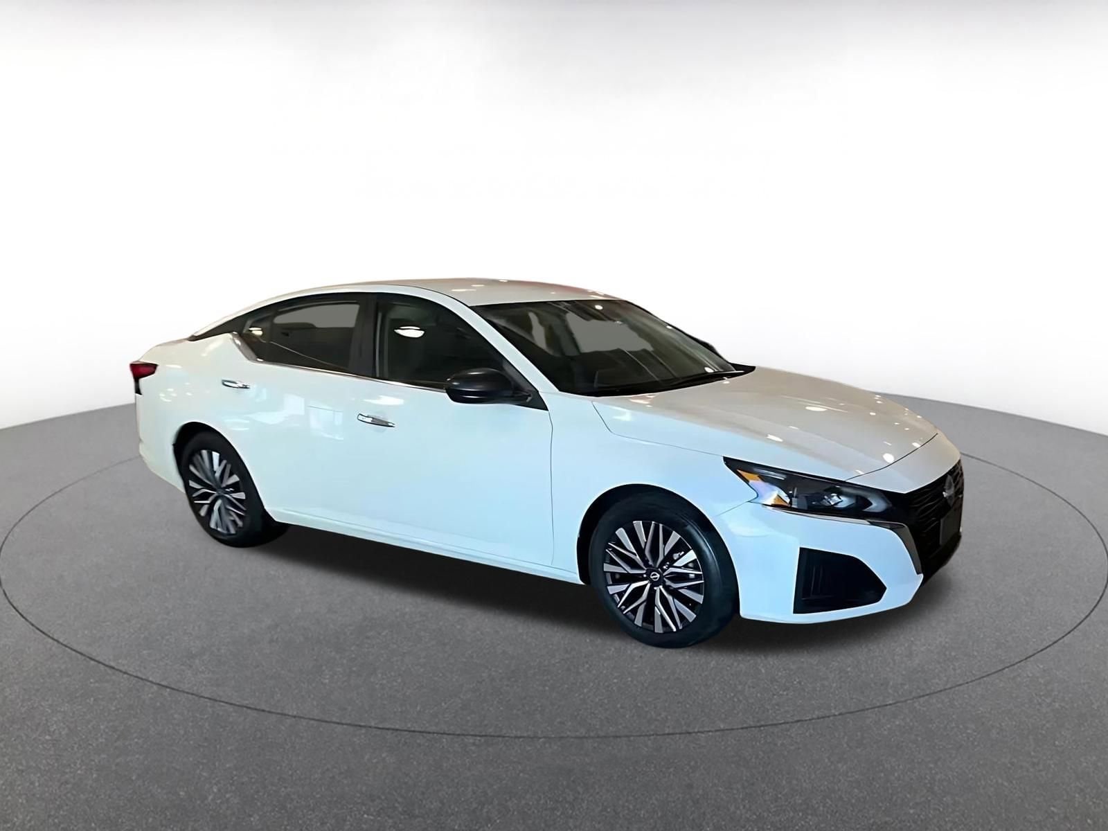 Thumbnail: 2025 Nissan Altima - 2