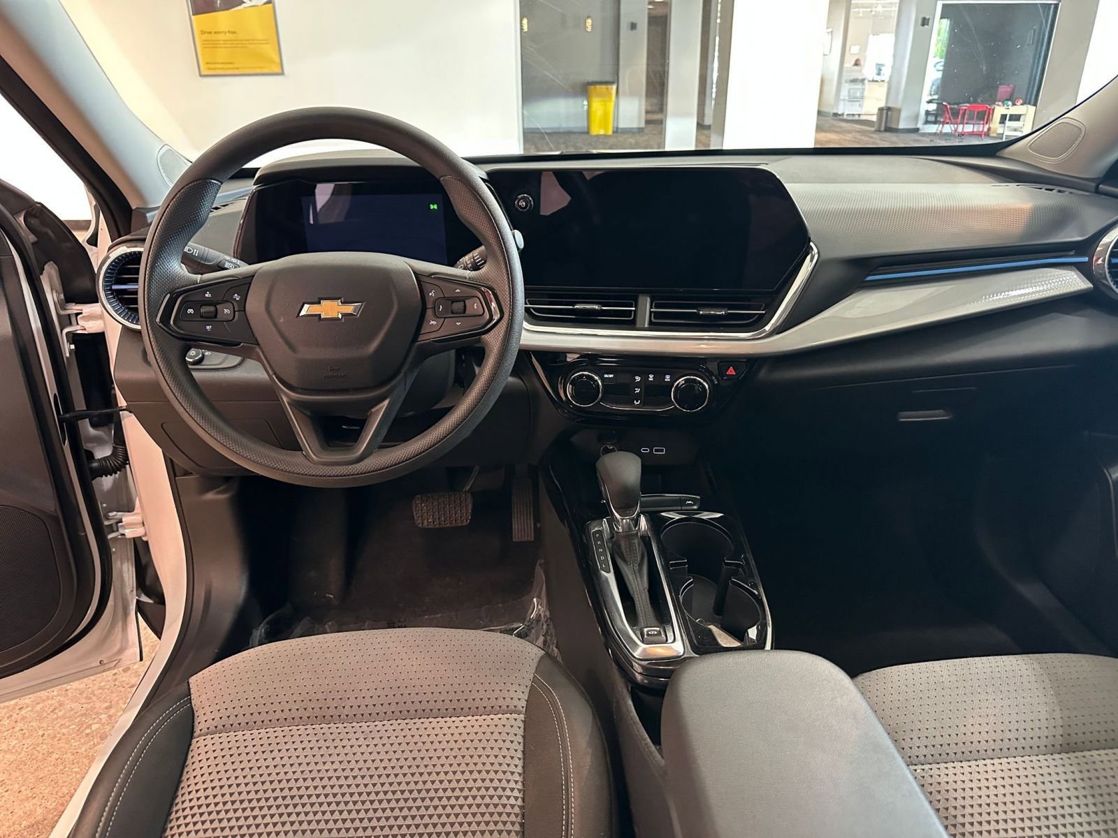 Thumbnail: 2025 Chevrolet Trax - 33