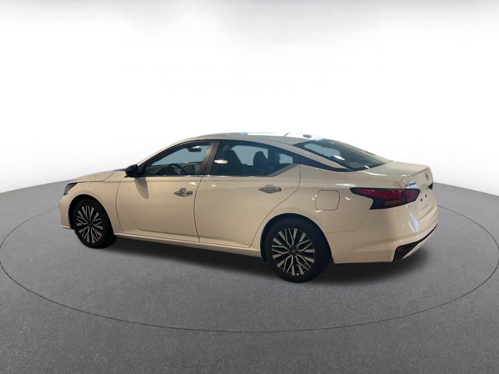 Thumbnail: 2025 Nissan Altima - 10