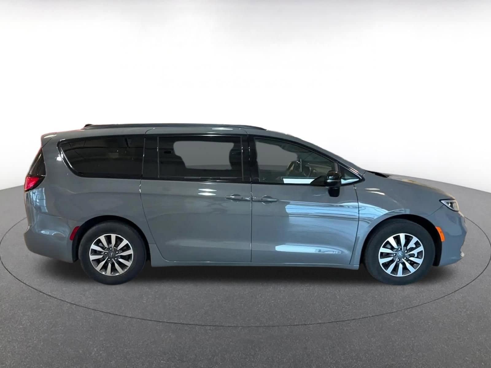 Thumbnail: 2025 Chrysler Pacifica - 16