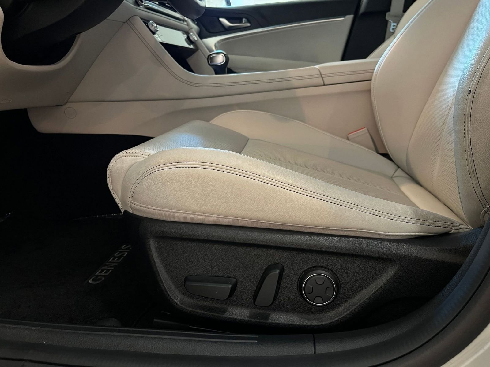 Thumbnail: 2024 Genesis G70 - 23