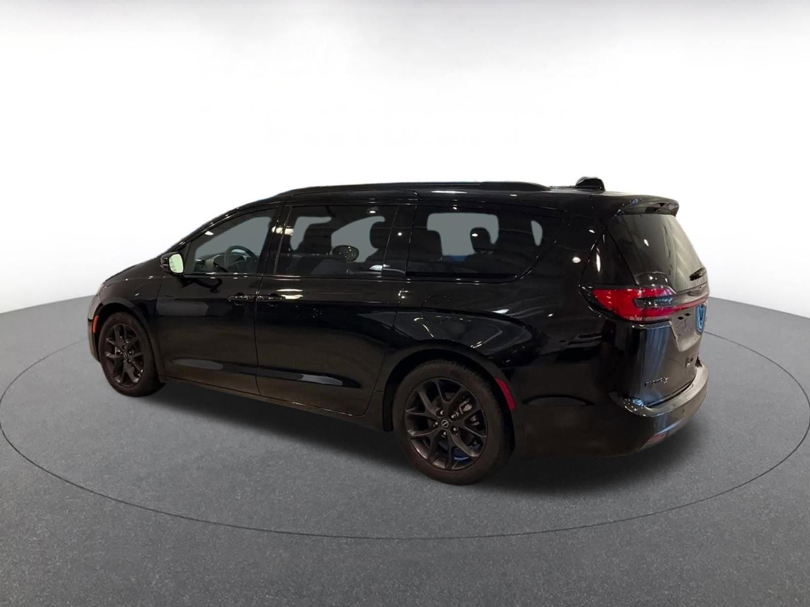 Thumbnail: 2025 Chrysler Pacifica - 10