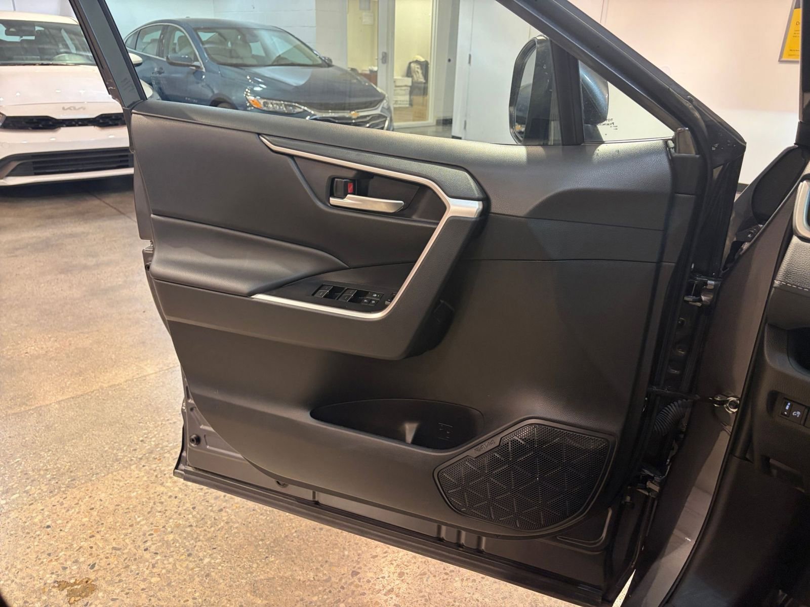 Thumbnail: 2025 Toyota RAV4 - 20