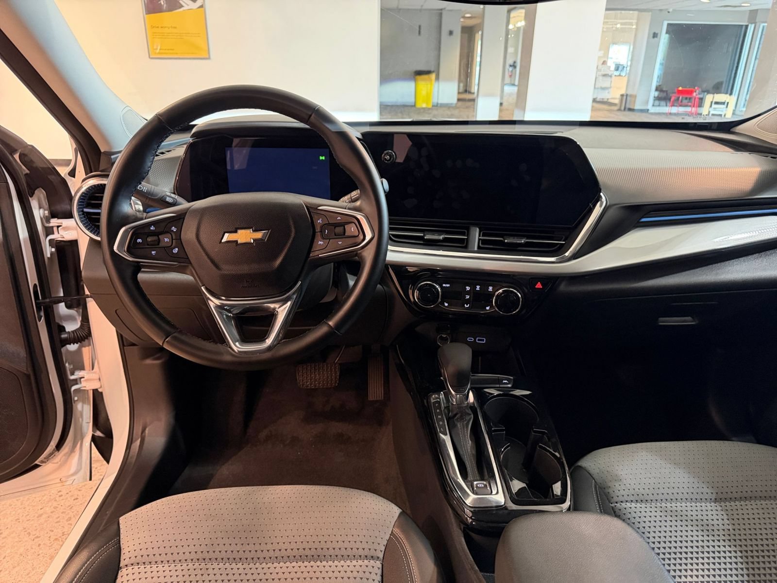 Thumbnail: 2025 Chevrolet Trax - 33