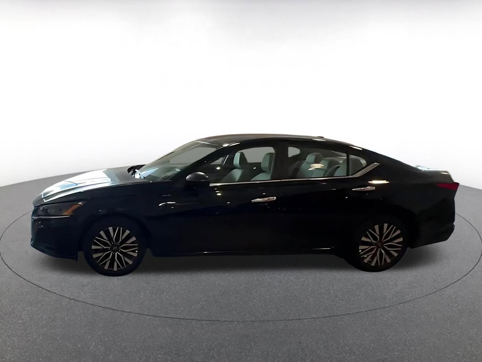 Thumbnail: 2025 Nissan Altima - 8