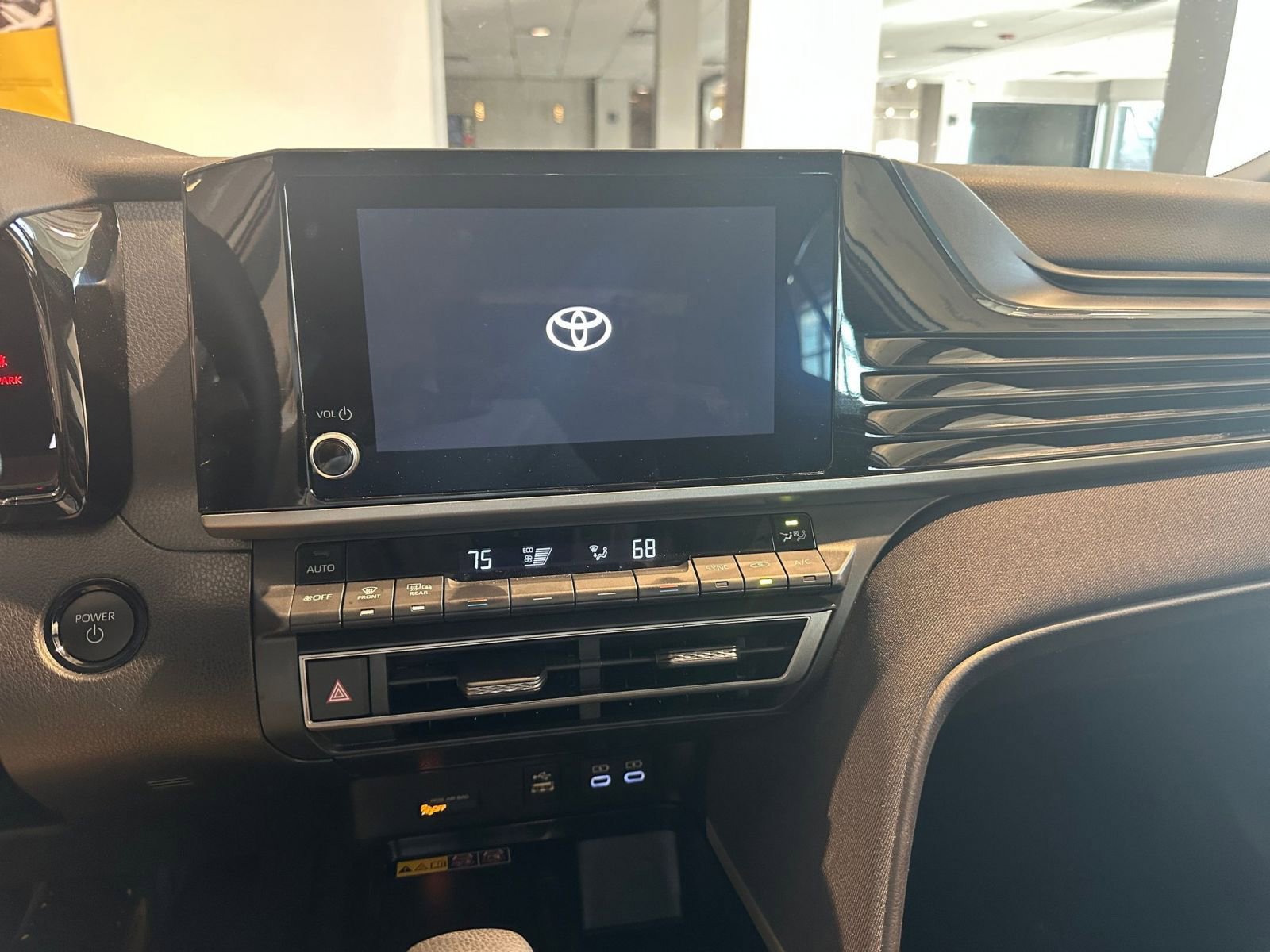 Thumbnail: 2025 Toyota Camry - 21