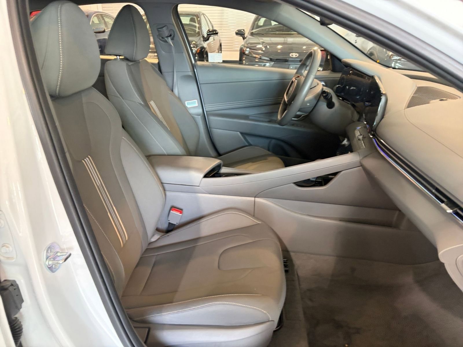 Thumbnail: 2025 Hyundai Elantra - 25