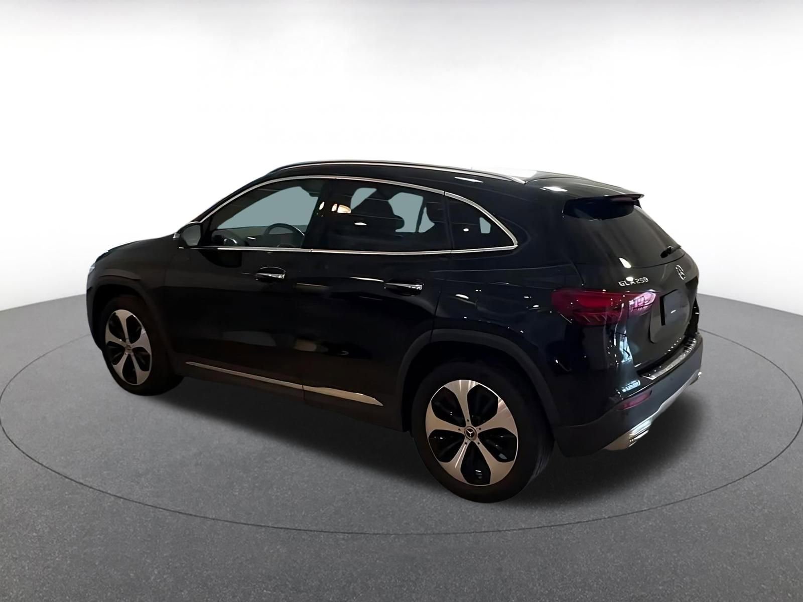 Thumbnail: 2025 Mercedes-Benz GLA - 9