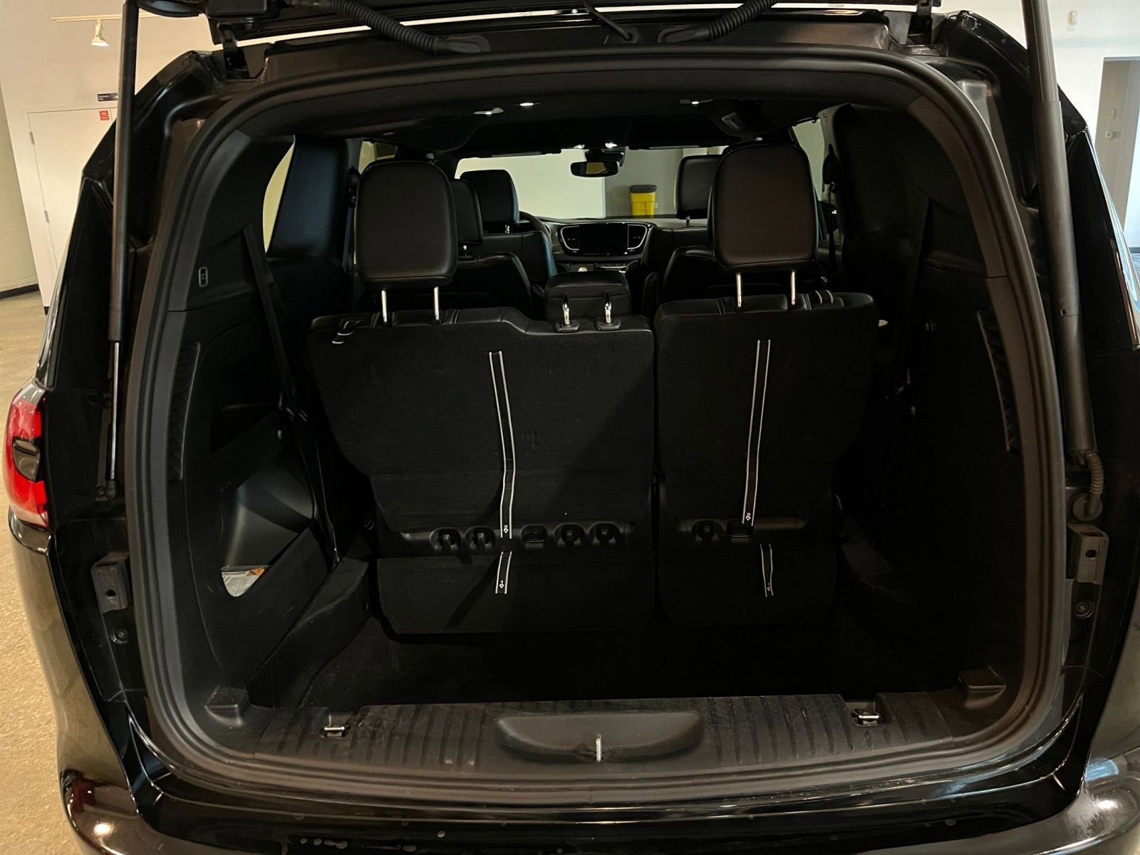 Thumbnail: 2025 Chrysler Pacifica - 33