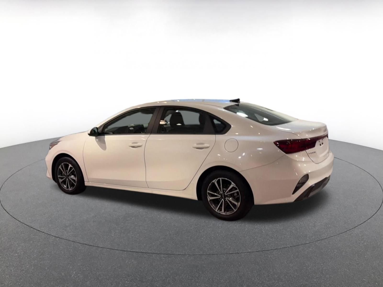 Thumbnail: 2024 Kia Forte - 10