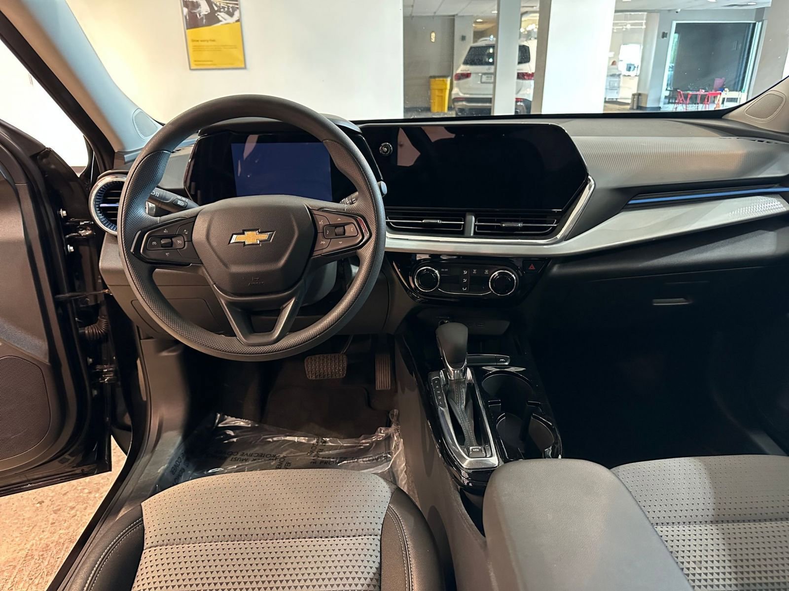 Thumbnail: 2025 Chevrolet Trax - 33