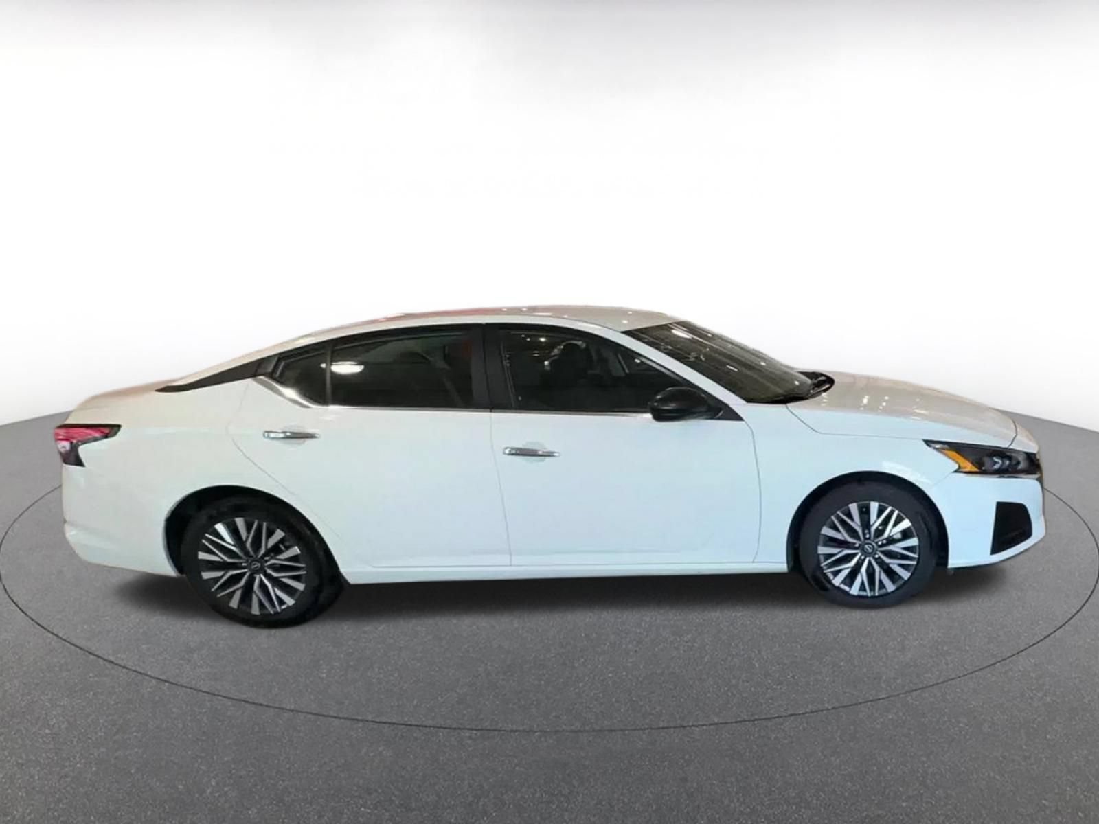 Thumbnail: 2025 Nissan Altima - 12