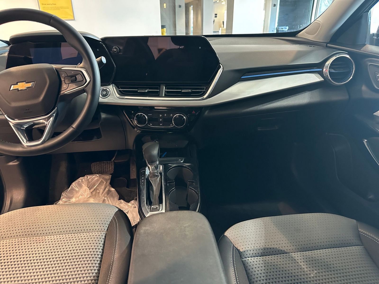 Thumbnail: 2025 Chevrolet Trax - 34